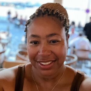 Meet your Posher, Ebony